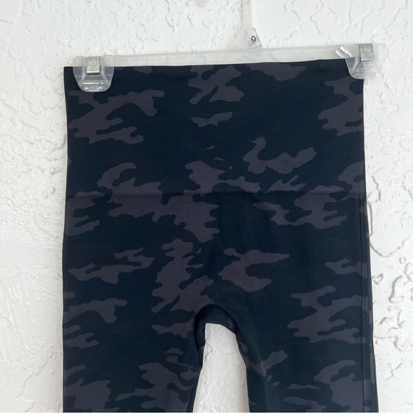 Spanx Camouflage EcoCare Seamless Leggings in Camo Women’s Size Small - Picture 6 of 8